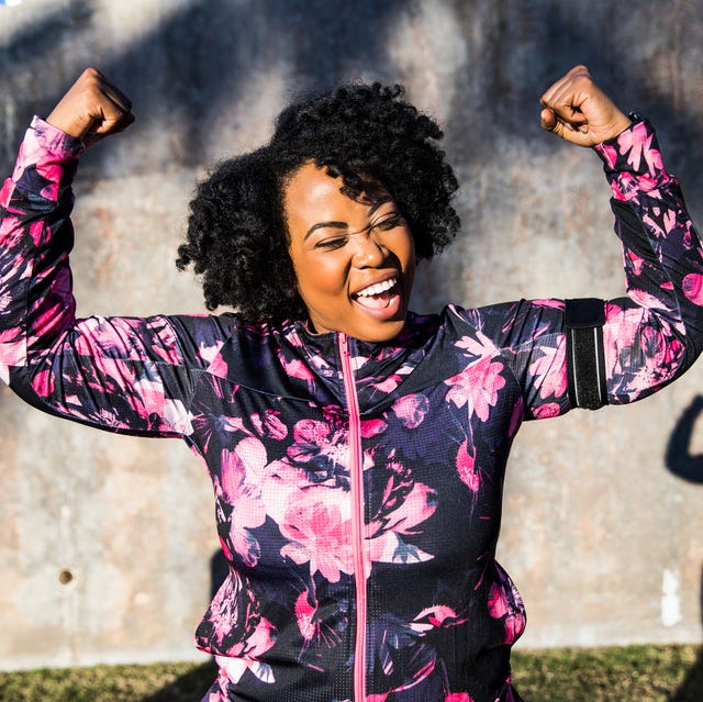 funny portrait of a young black curvy woman during a training session