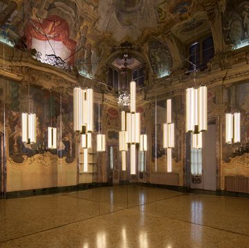 salone da ballo affrescato palazzo visconti con lampade design formafantasma per brand fols