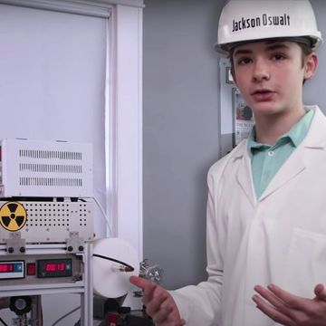 核融合炉をつくった当時12歳の天才少年。史上最年少記録を更新