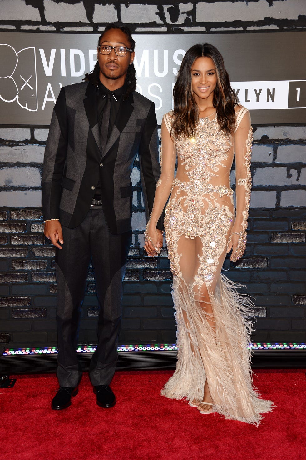 2013 mtv video music awards  arrivals