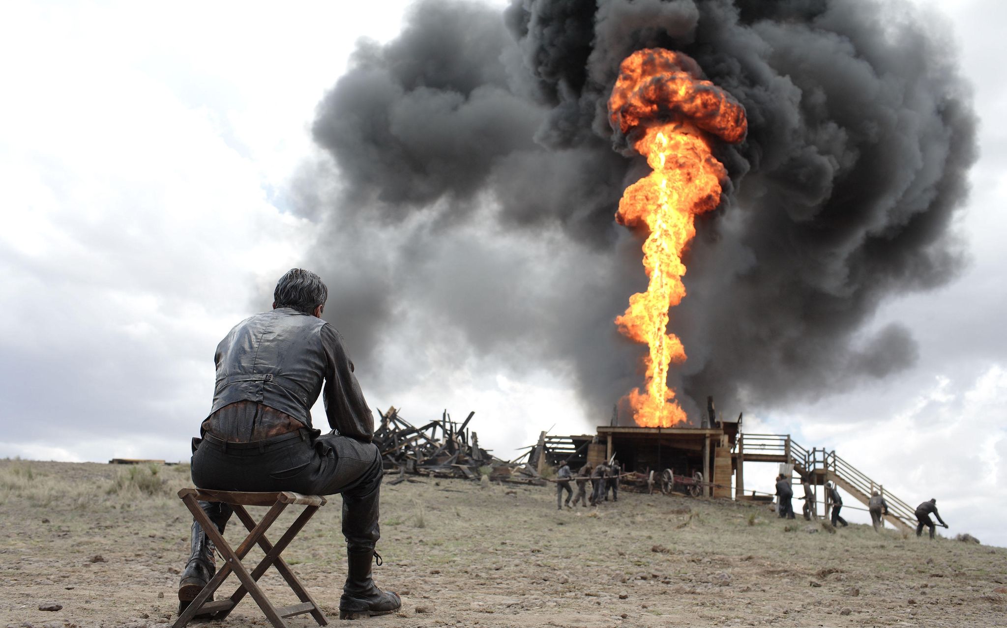 daniel day lewis and daniel plainview watching oil burn in there will be blood