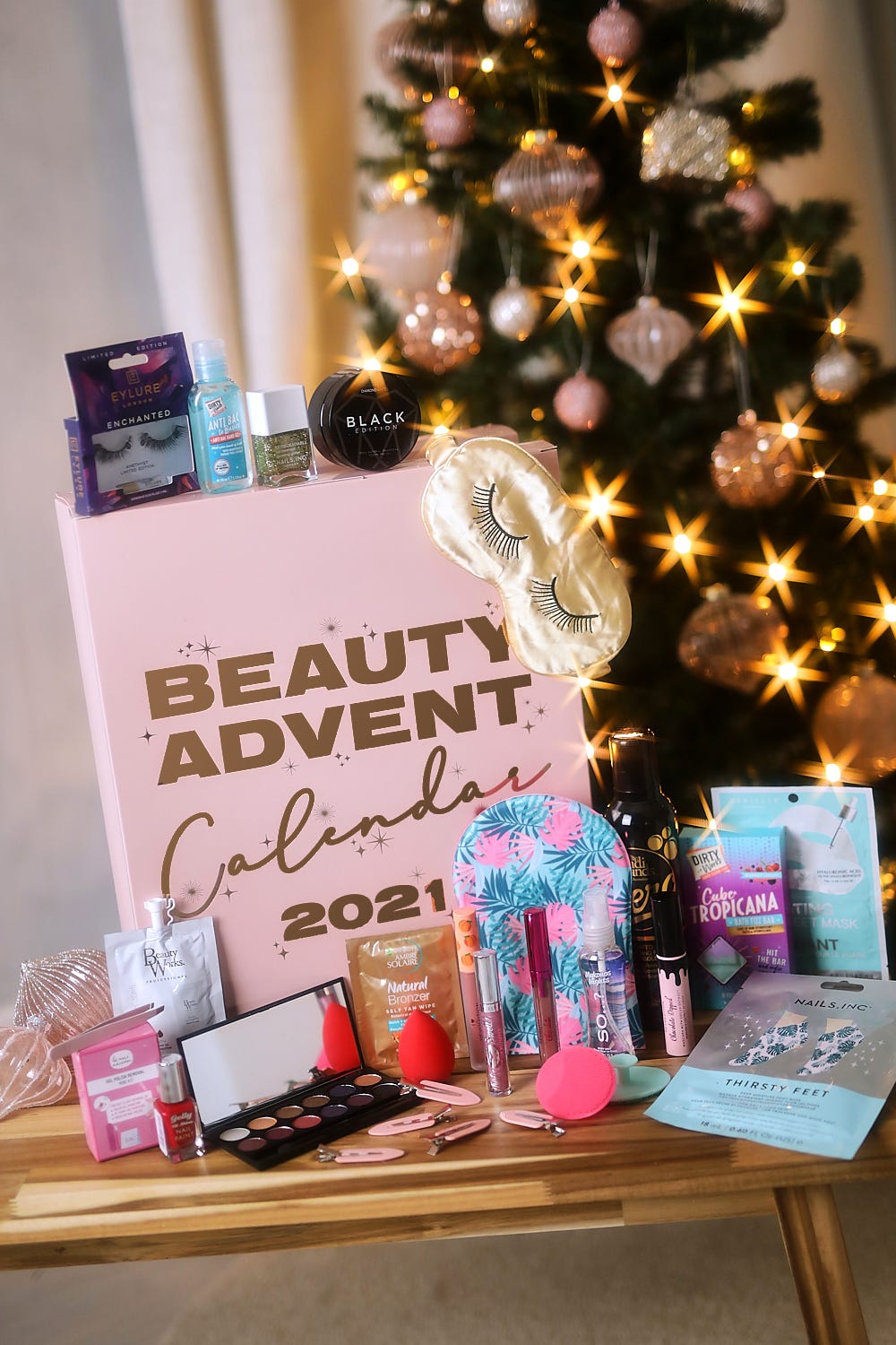 Discover what's inside boohoo’s beauty advent calendar 2021