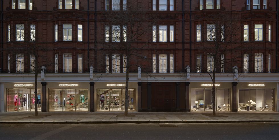 Il flagship store Giorgio Armani di Londra al 37 Sloane St, Knightsbridge.