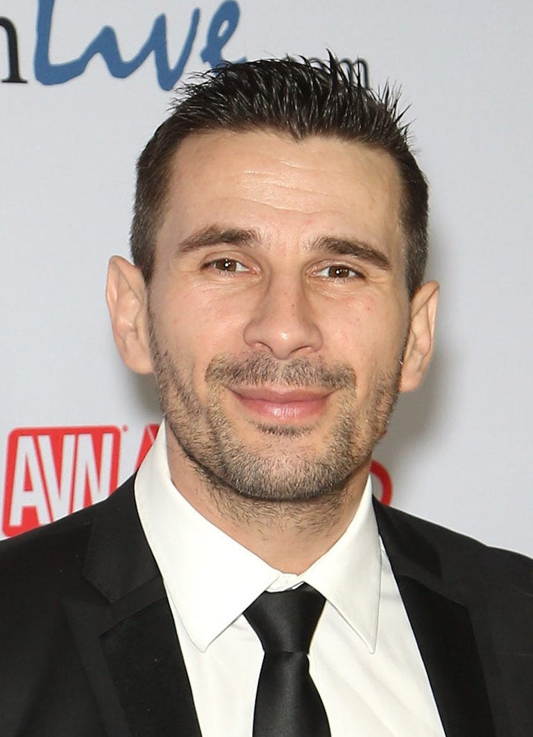 Hair, Forehead, Facial hair, Eyebrow, Hairstyle, Chin, White-collar worker, Beard, Suit, Premiere, 