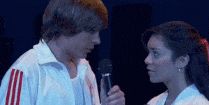 Vanessa Hudgens recrea la escena de 'Breaking free' de High School Musical en su nuevo videoclip.