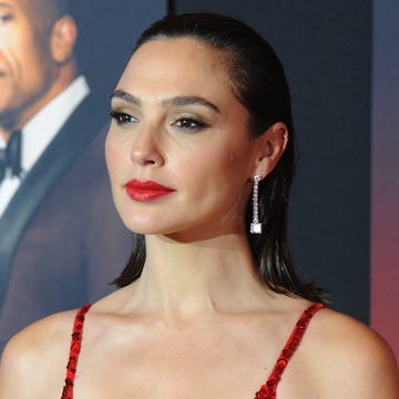 gal gadot arrives for the world premiere of netflix's red notice held at la live on november 3, 2021 in los angeles, california