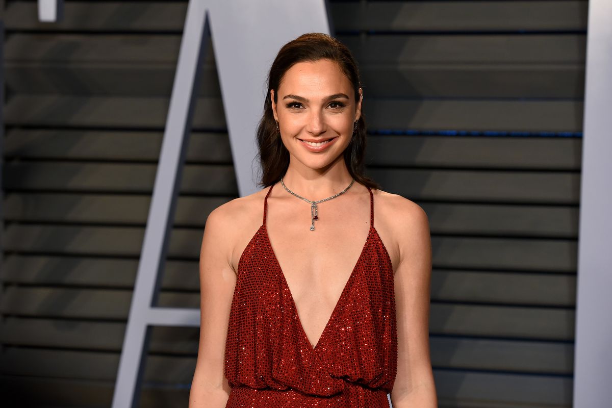 [Image: gal-gadot-attends-the-2018-vanity-fair-o...ize=1200:*]