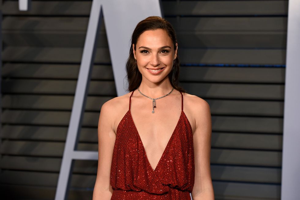 gal gadot in a sparkly red dress at the 2018 vanity fair oscar party hosted by radhika jones