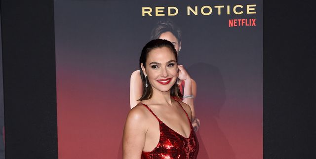 https://hips.hearstapps.com/hmg-prod/images/gal-gadot-attends-the-world-premiere-of-netflixs-red-notice-news-photo-1636043170.jpg?crop=1.00xw:0.364xh;0,0.0928xh&resize=640:*