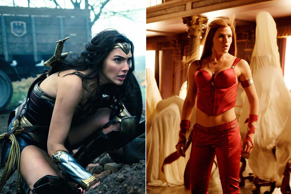 Gal Gadot como 'Wonderwoman' y Jennifer Garner como 'Elektra'