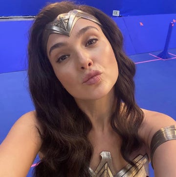 wonder woman 1984 star gal gadot shares funny blooper video