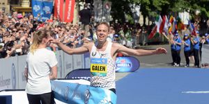 Galen Rupp wins Prague Marathon
