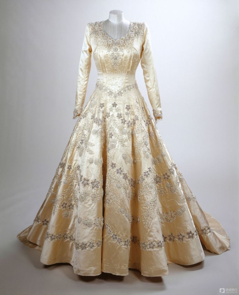 queen elizabeth's wedding dress
