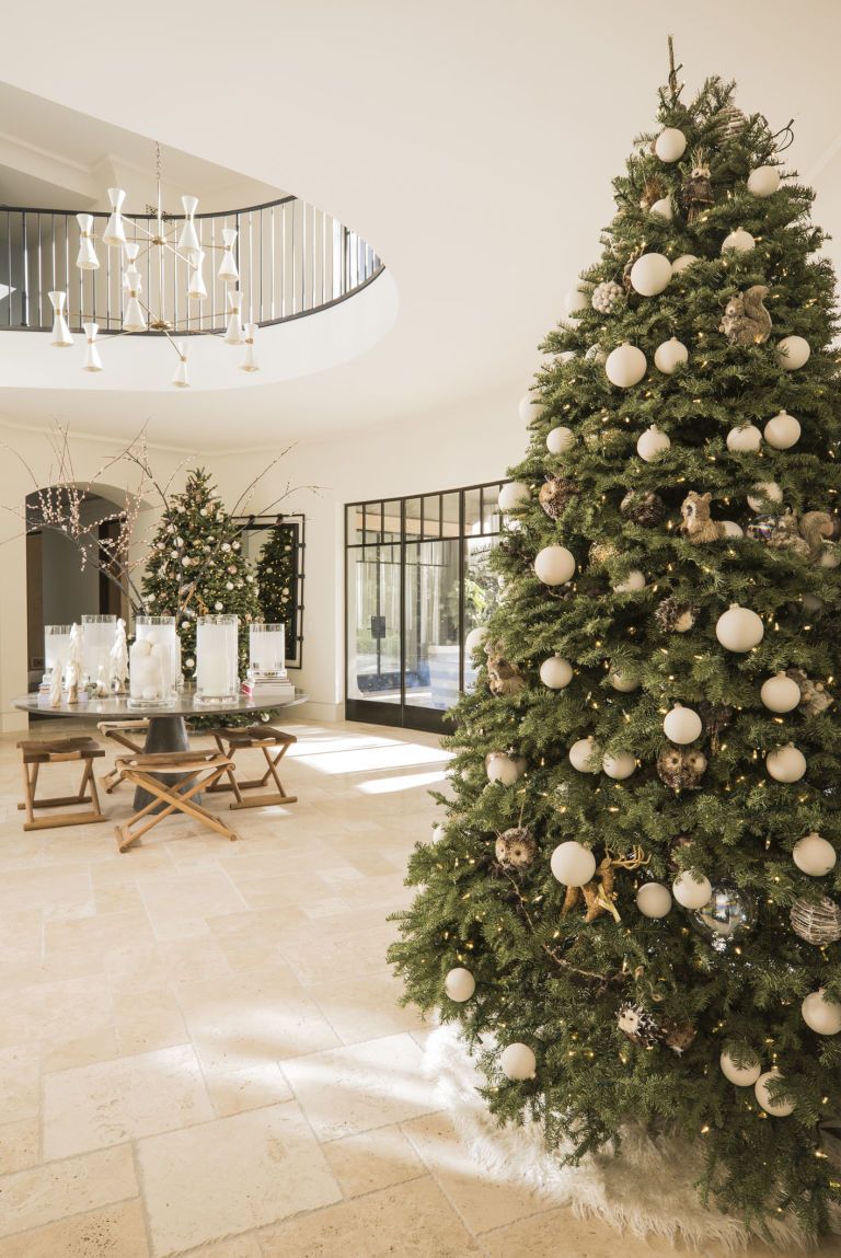 Interior design, Property, Christmas decoration, Christmas tree, Room, Home, Interior design, Woody plant, Winter, Holiday, 