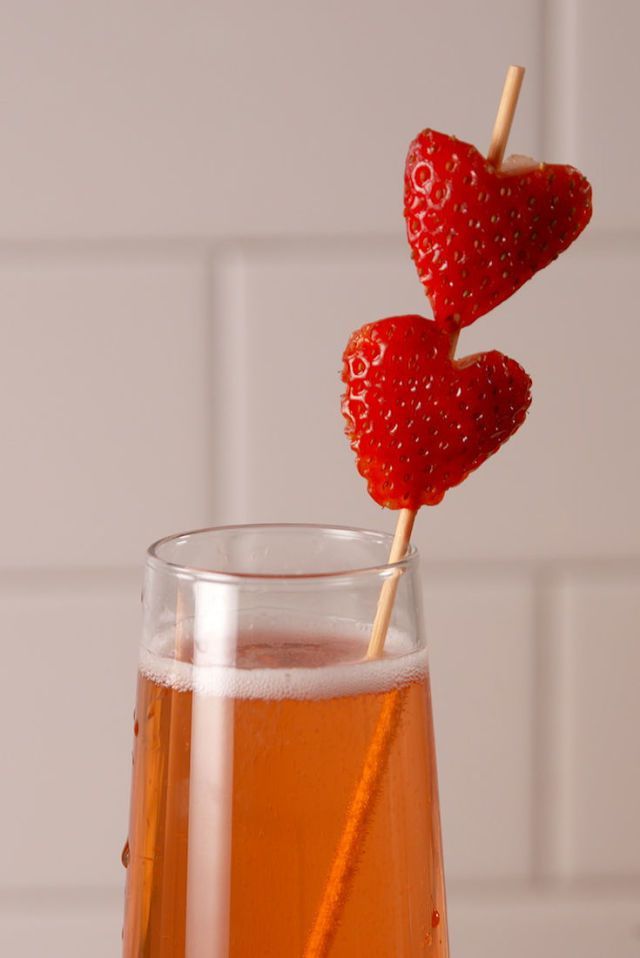 https://hips.hearstapps.com/hmg-prod/images/gallery-1486766762-delish-valentines-day-mimosas-pin-2-1547219050.jpg?crop=0.998xw:1.00xh;0,0&resize=980:*