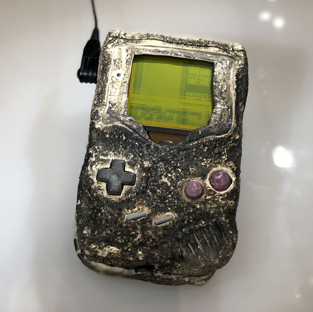 rechazo Paine Gillic templar This Nintendo Game Boy Survived a Bombing in the Gulf War