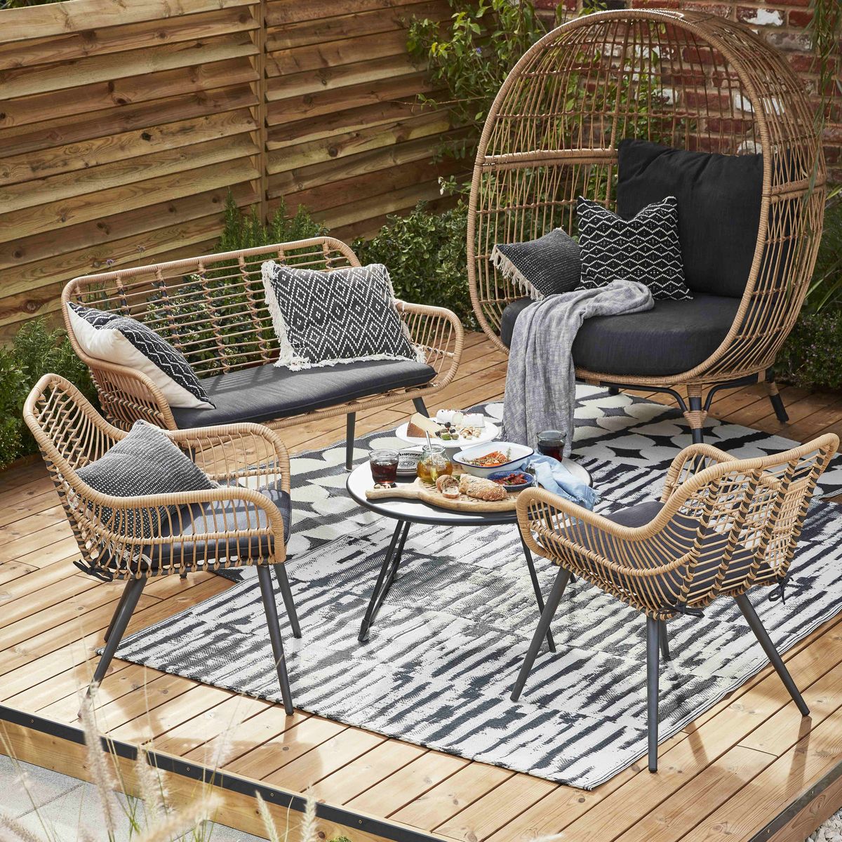 Best outdoor cushions to style your garden sofas and chairs in 2023