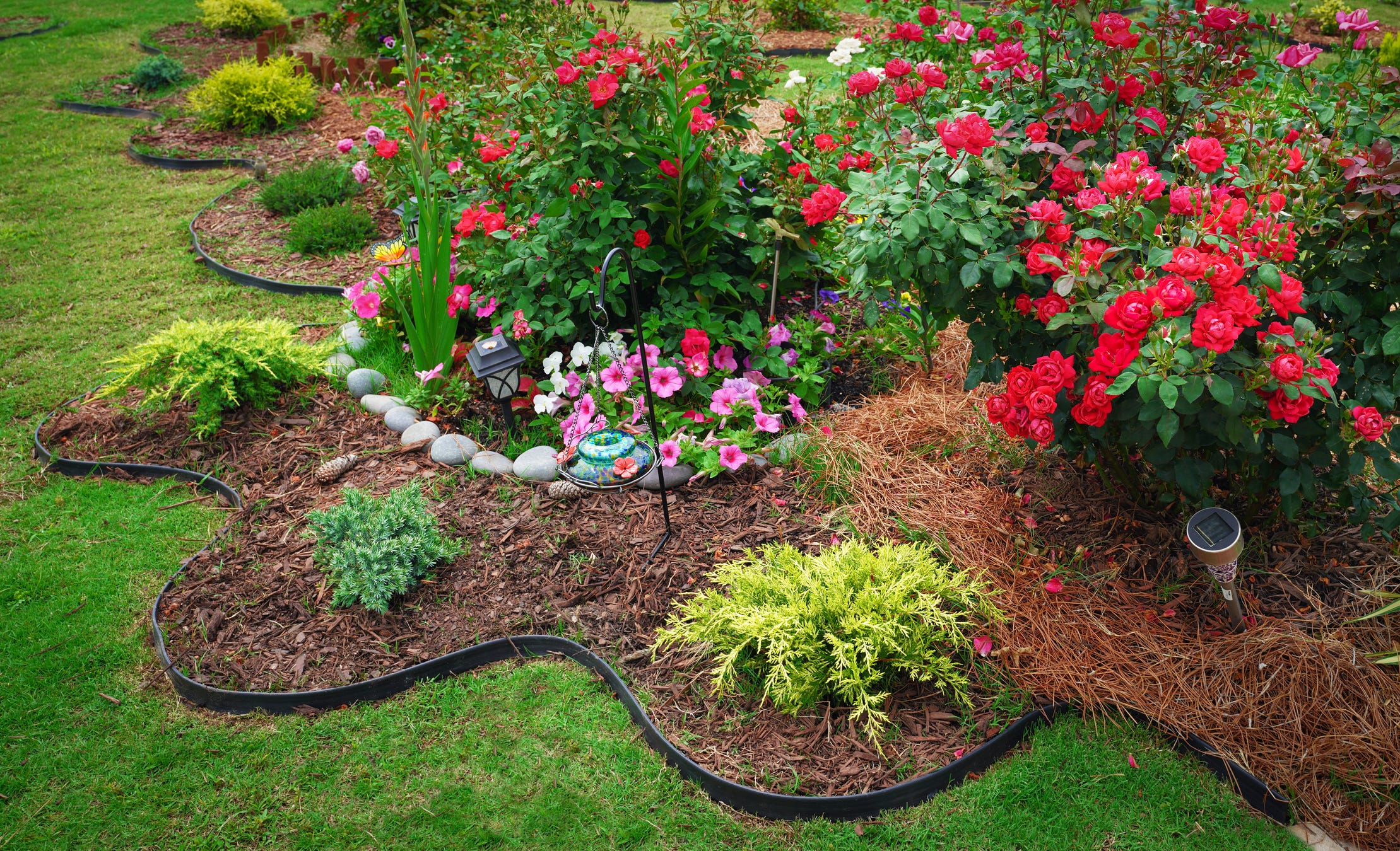 Transform Your Outdoor Space with These Creative Garden Edging Ideas