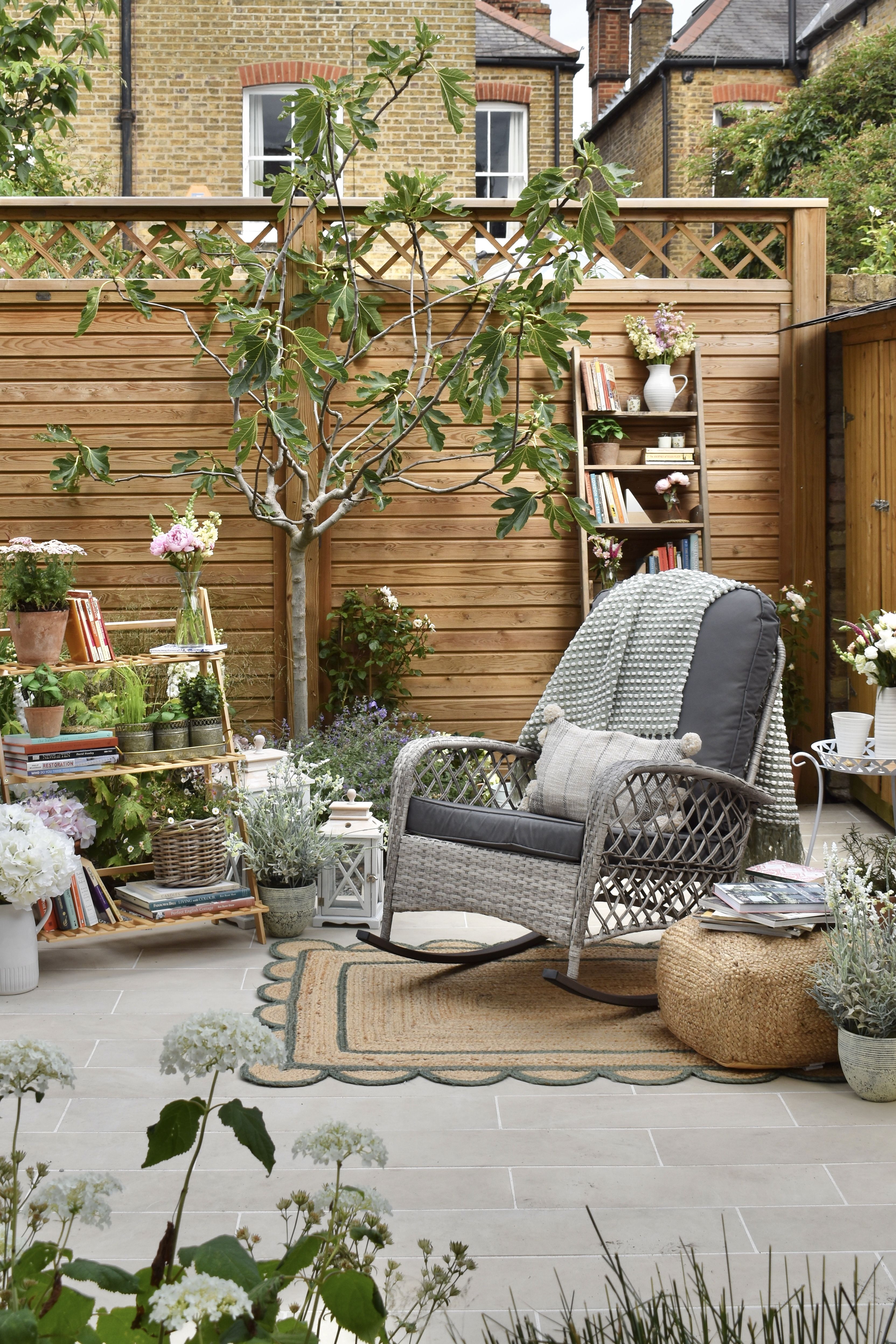 How To Create And Style Your Own Garden Library