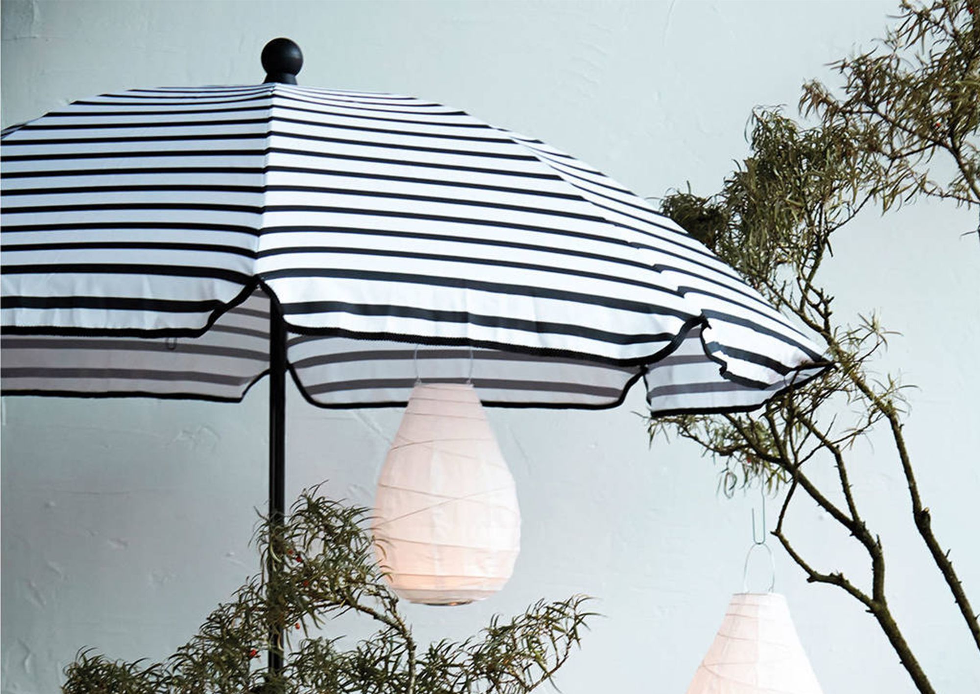 maandelijks boekje Picasso Lidl's sail shaped parasol with LED lights arrives in stores