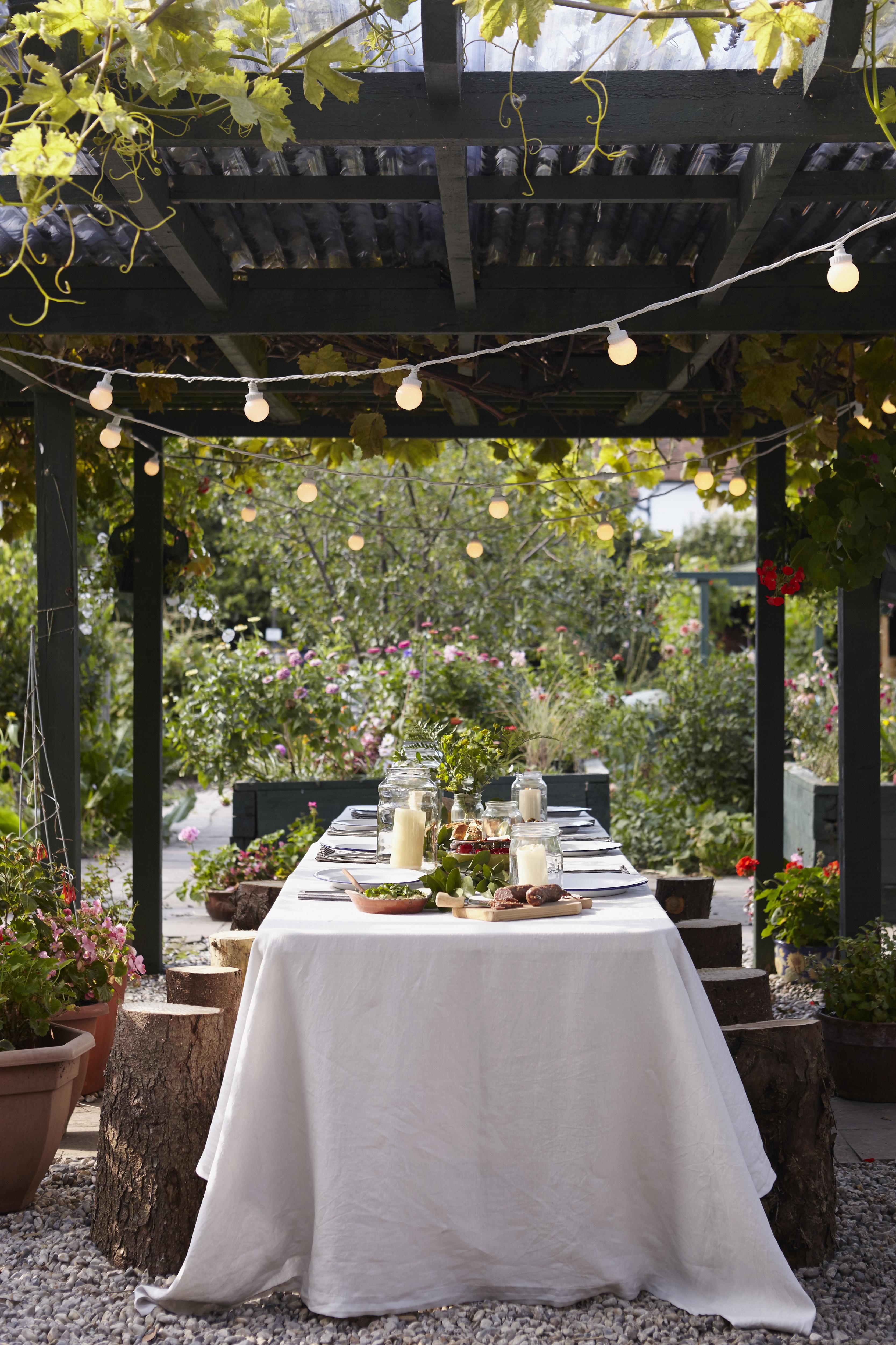 These Are the 12 Small Garden Party Ideas You Should Plan to Copy