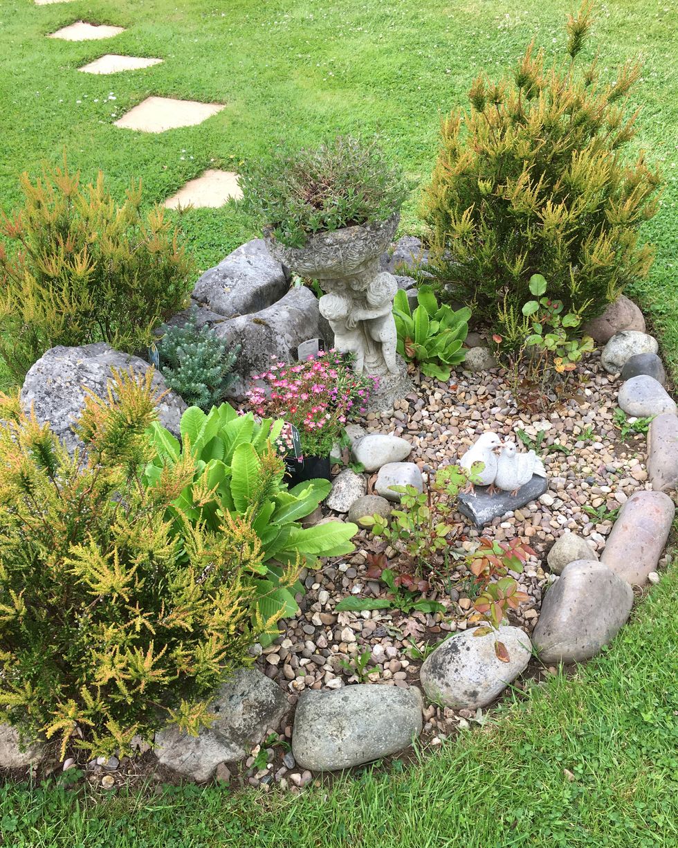 Landscape Edging Concepts - Transform Your Yard with These