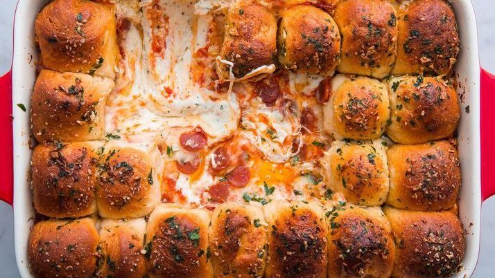 preview for Pull-Apart Garlic Bread Pizza Dip Is The Ultimate Game Day Snack