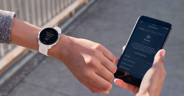 Finger, Wrist, Mobile device, Technology, Watch, Font, Fashion accessory, Thumb, Communication Device, Portable communications device, 