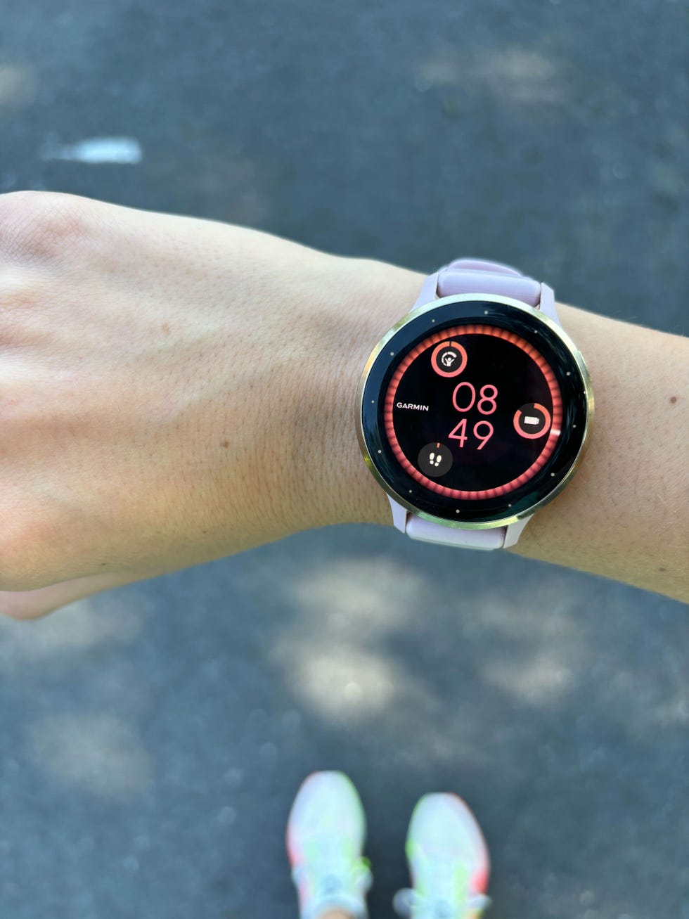 isabella cavallo wearing the venu 3s watch displaying the home screen
