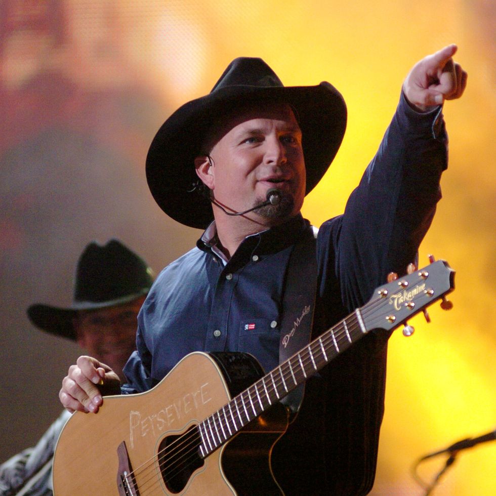 Garth Brooks Does the Sweetest Thing at His Concerts for Fans With ...