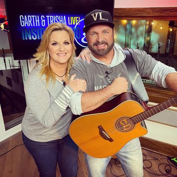 garth brooks and trisha yearwood performed another concert from home
