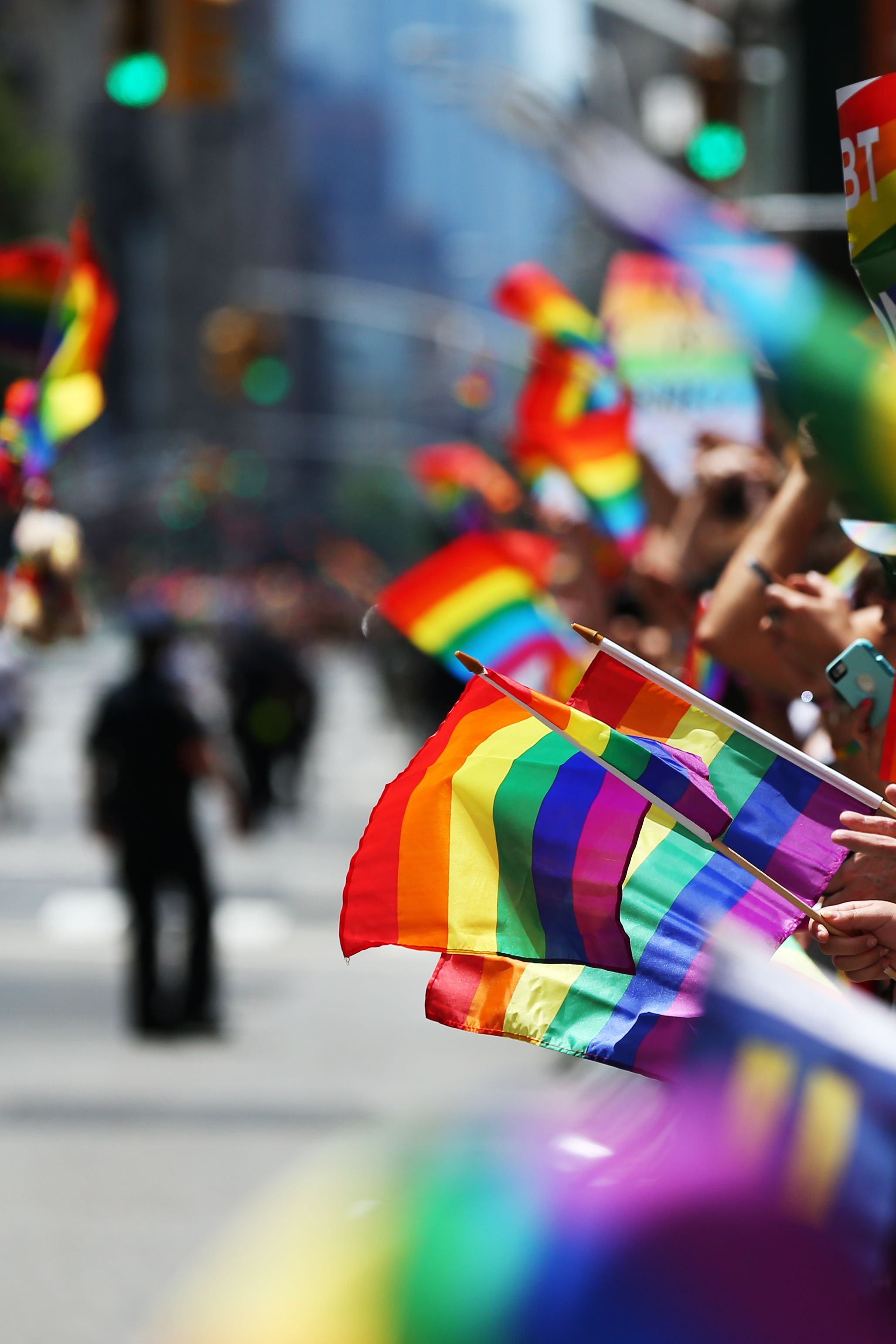 Gay Pride Parade Della Gonna Dell'arcobaleno Della Giovane Donna Immagine  Stock Editoriale - Immagine di aperto, colorato: 56219409