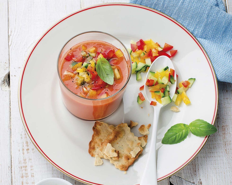 gazpacho con guarnición