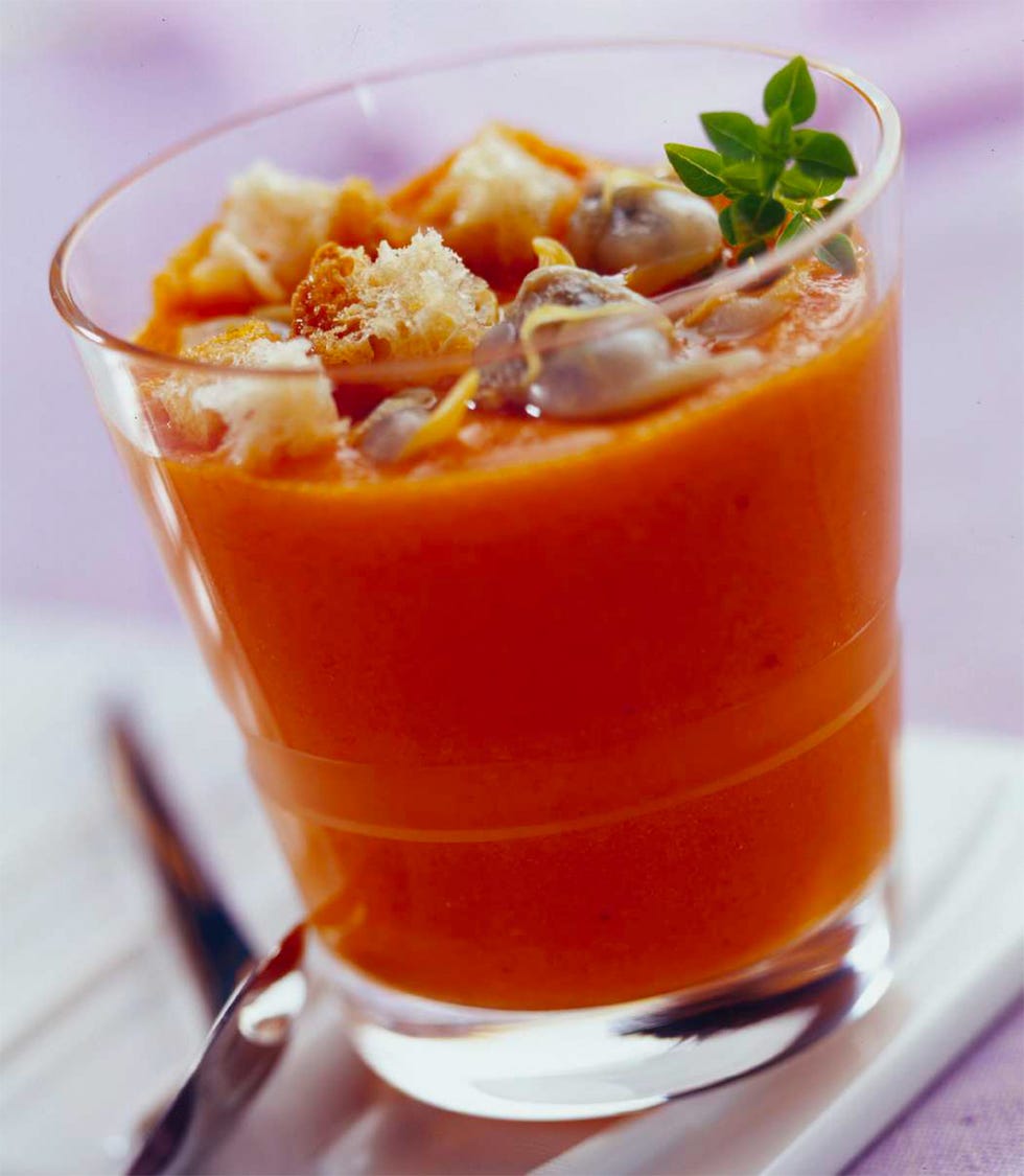 gazpacho de pimiento rojo con berberechos