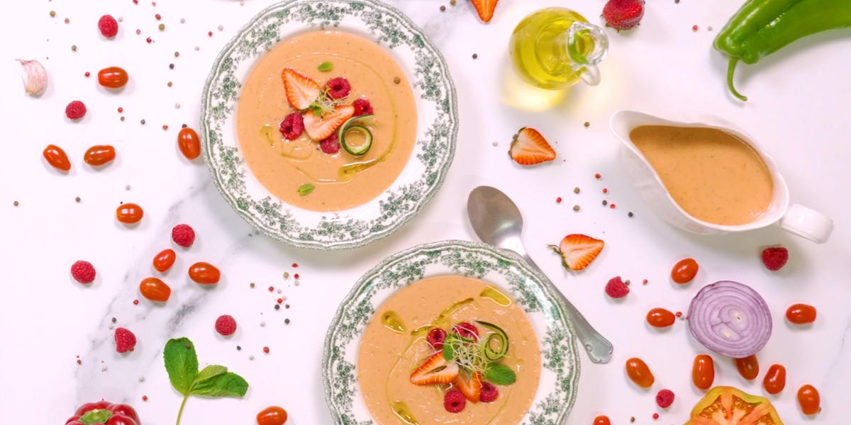 Esta alternativa de fresa al gazpacho tradicional está deliciosa y es muy fácil de preparar (gazpacho de fresas) 3 Merca2.es Una sopa versátil para cualquier ocasión