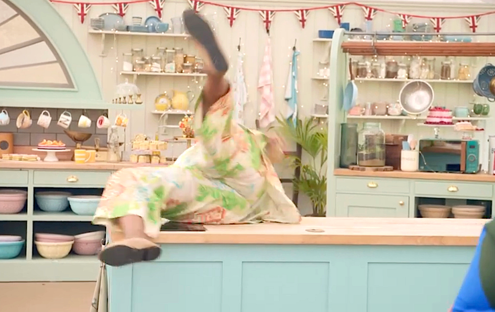 alison hammond falls on bake off