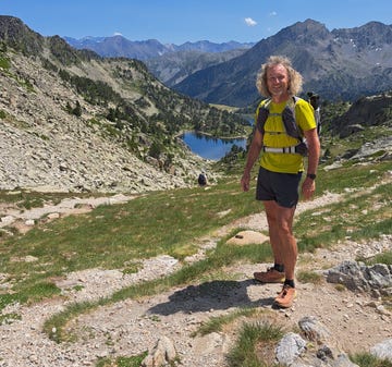 geert van nispen in de pyreneeen in voorbereiding op zijn gr11 fkt poging