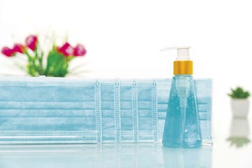 mascarillas y gel hidroalcohólico