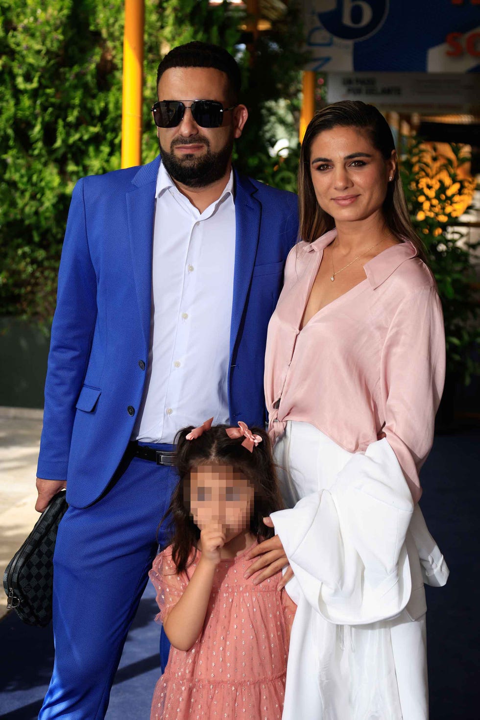 josé ortega cano y ana maría aldón reaparecen juntos en la comunión de su hijo, marcada por las ausencias