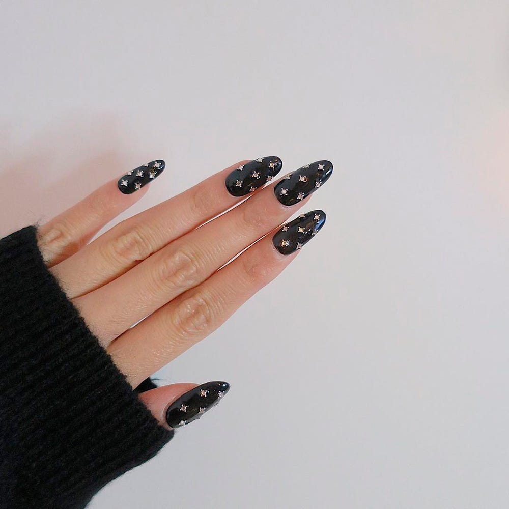 Uñas Gems Nails, la manicura viral del invierno que es tendencia