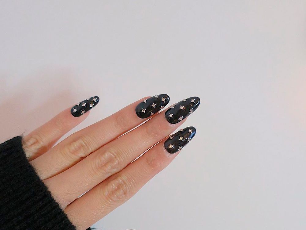 Uñas Gems Nails, la manicura viral del invierno que es tendencia