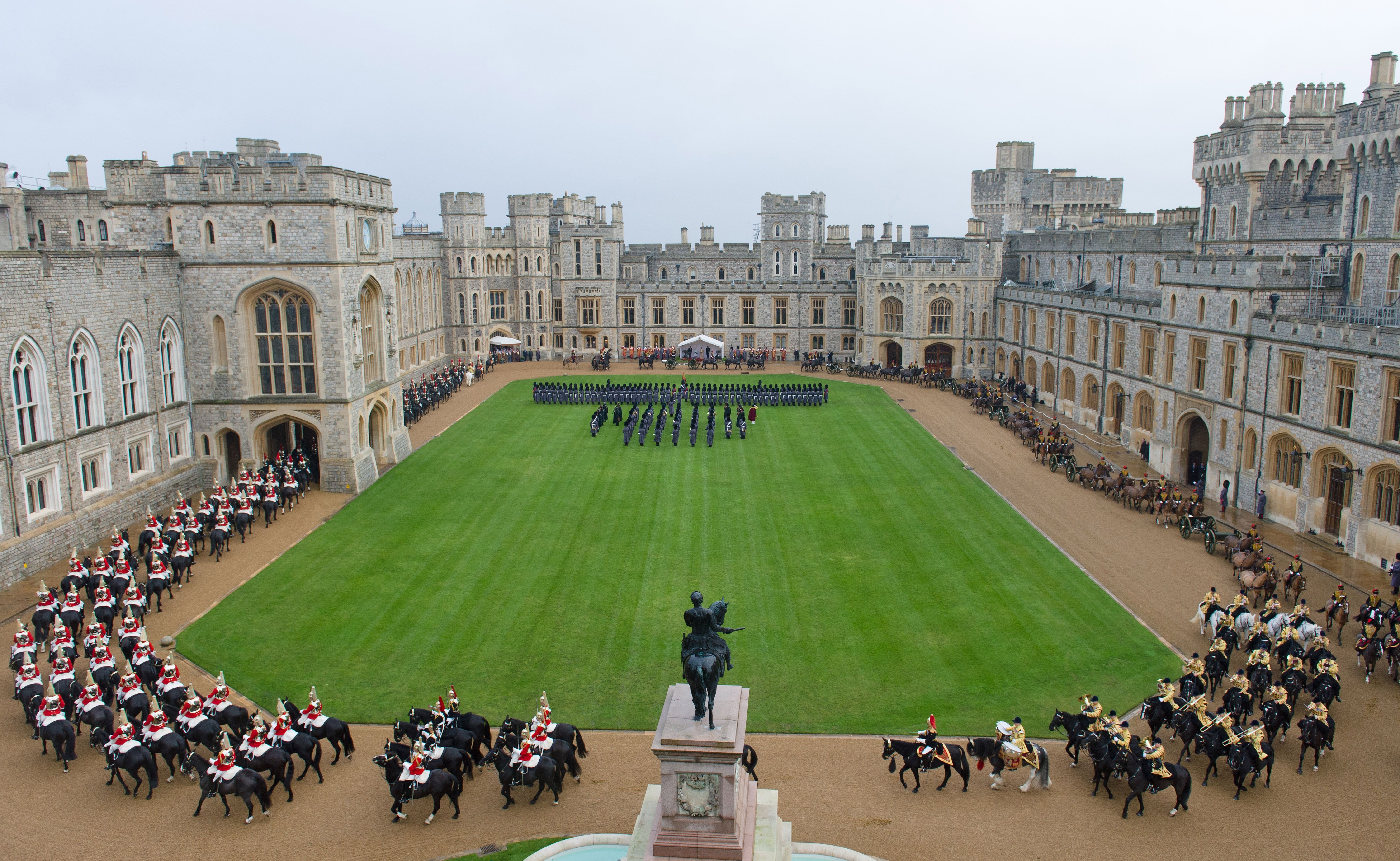 Royal castles and palaces you can tour remotely from home