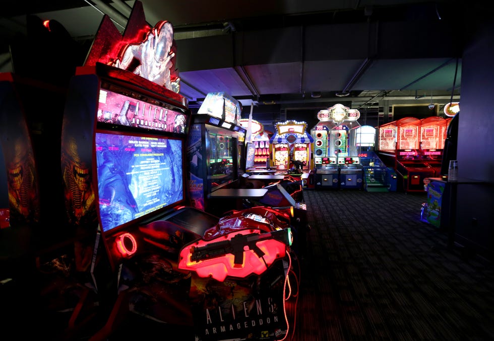 dave  buster's hollywood  highland grand opening