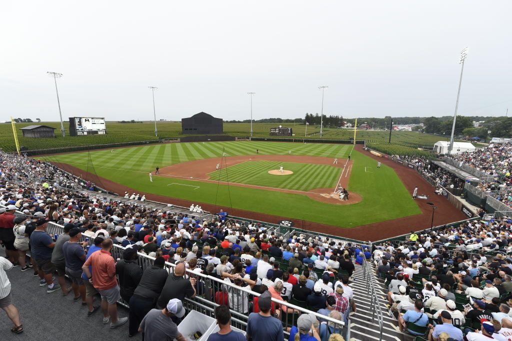 White Sox-Yankees 'Field of Dreams' remake captures baseball fans