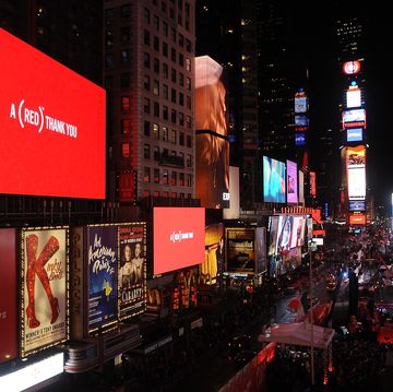 times square goes (red) with a surprise world aids day concert