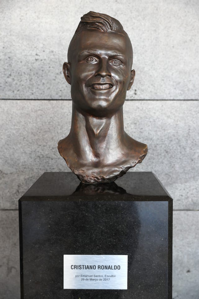 cristiano ronaldo statue showing a bust of the soccer player and a name plate