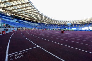 vista general del estadio olimpico de roma desde la pista de atletismo