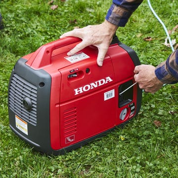 brad pulling cord on honda generator