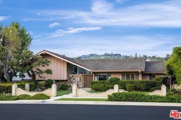 Home, Property, Residential area, House, Real estate, Building, Estate, Suburb, Neighbourhood, Roof, 
