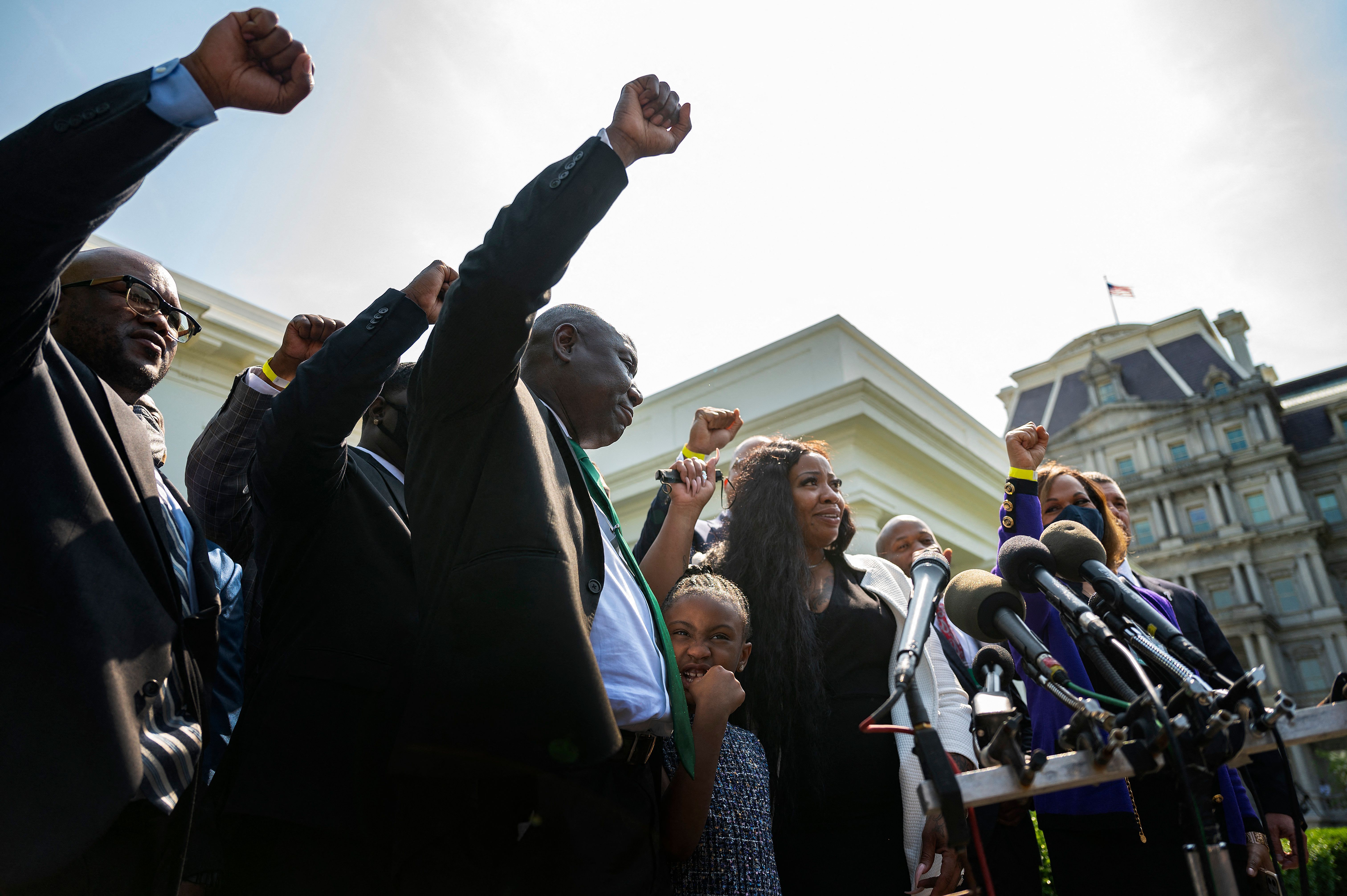 Joe Biden and George Floyd's Family Hold Their Emotional Meeting in a  Black-Owned Houston Restaurant — Family Eats at Another Black Business  After Public Viewing